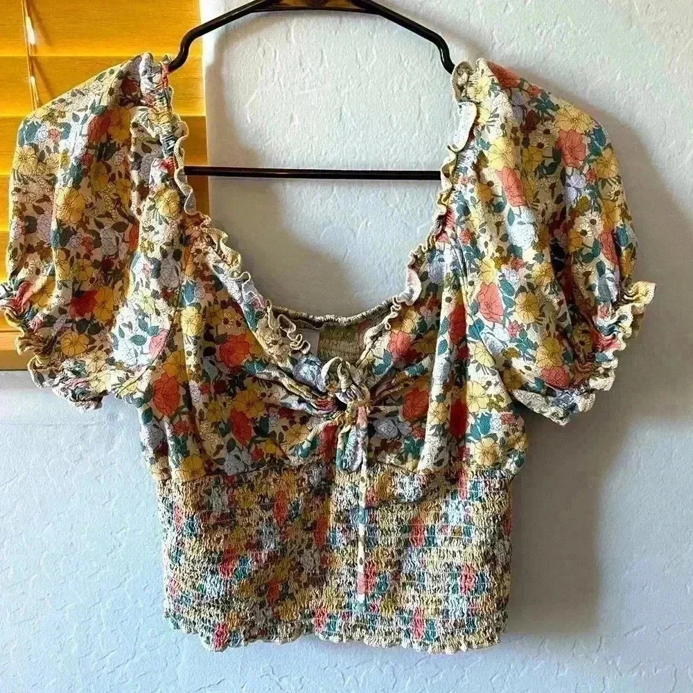 31. West of Melrose Size large floral top